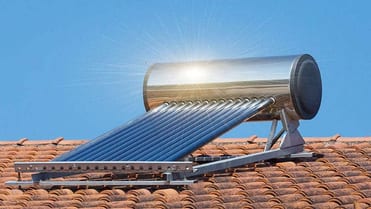 un pannello-solare-termico su un tetto
